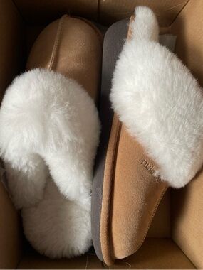 NUKNUUK Chestnut Sheepskin with White Shearling Lining and Trim (NWT)
